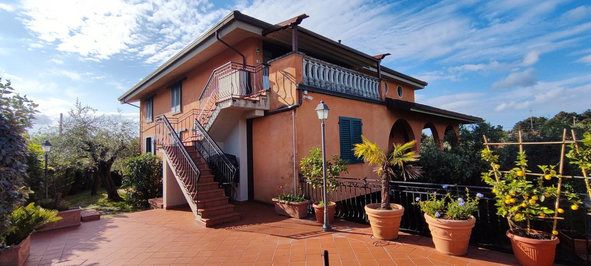 Le Quattro Stagioni Guest House Маса Екстериор снимка