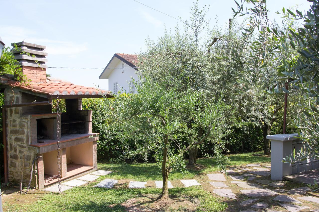 Le Quattro Stagioni Guest House Маса Екстериор снимка